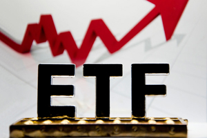 ETF甄选 三大指数集体收涨稀土、互联网、消费等相关ETF表现亮眼！