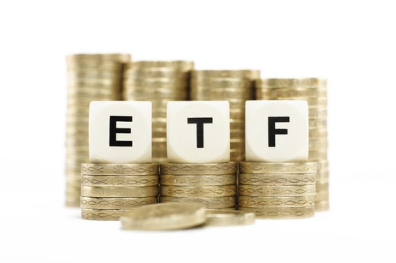 ETF赛道战玩出新花样增强策略ETF成破局新思路摩根、国泰、天弘、嘉实各布局