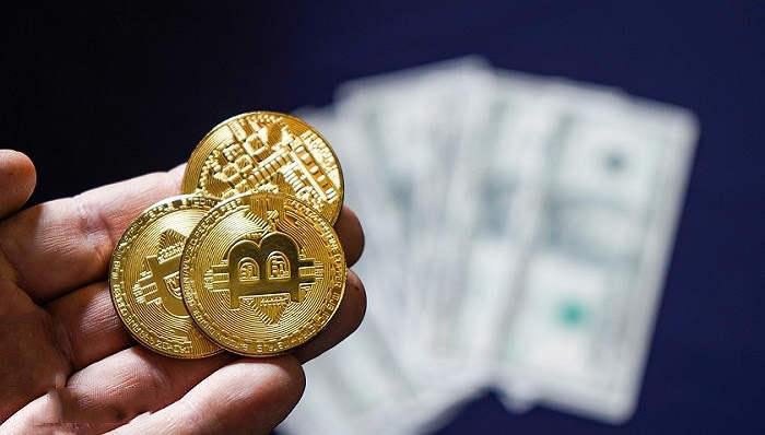 携市值近500亿元比特币出逃钱志敏在英国被判11年8个月！她在床上被捕现场画面曝光