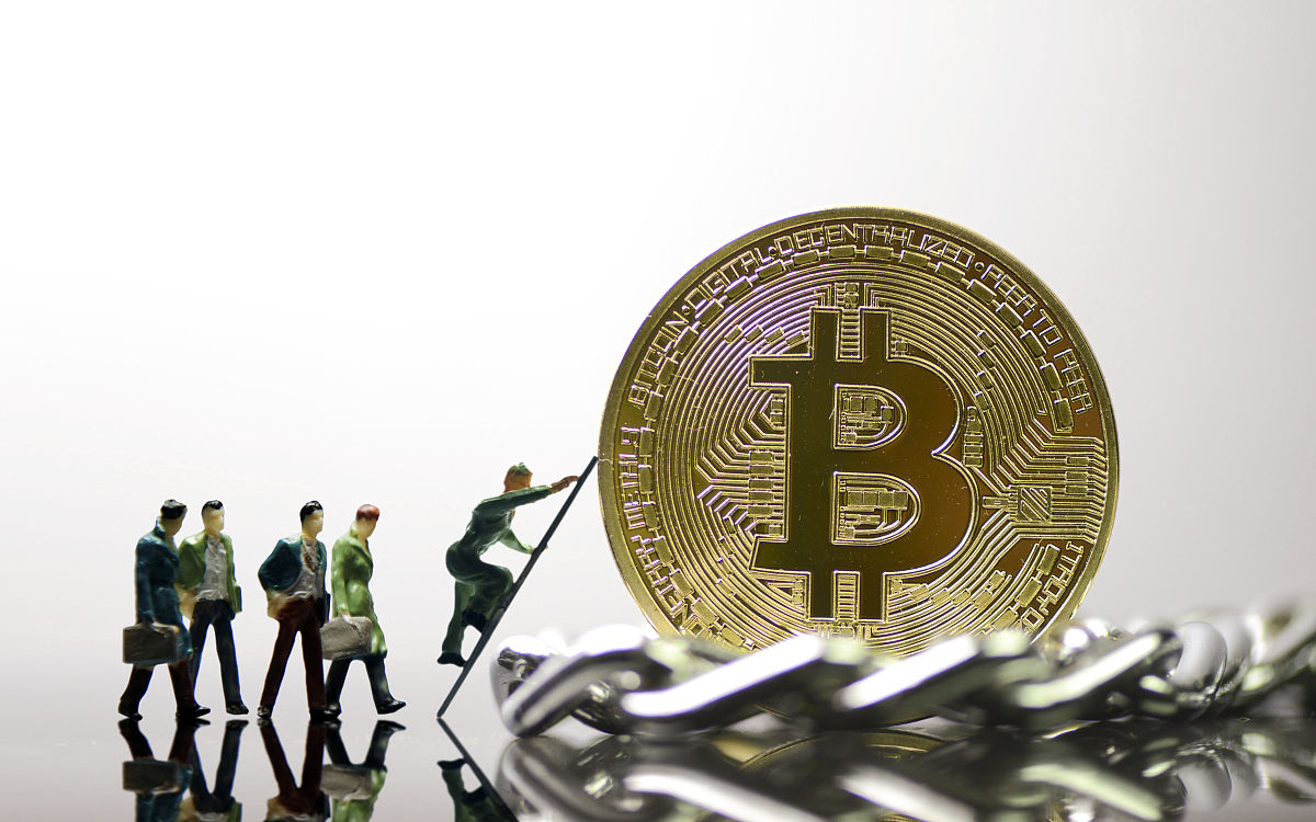 万亿市值灰飞烟灭！比特币暴跌引发加密货币“血洗”抛售潮近尾声？